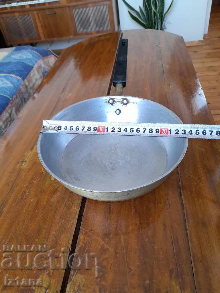 Auction Old aluminum pan Auction Old aluminum pan