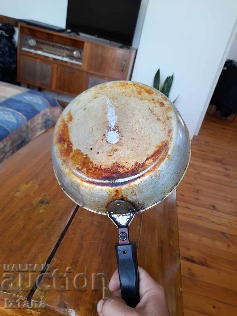 Old aluminum pan - 6 Old aluminum pan - 6