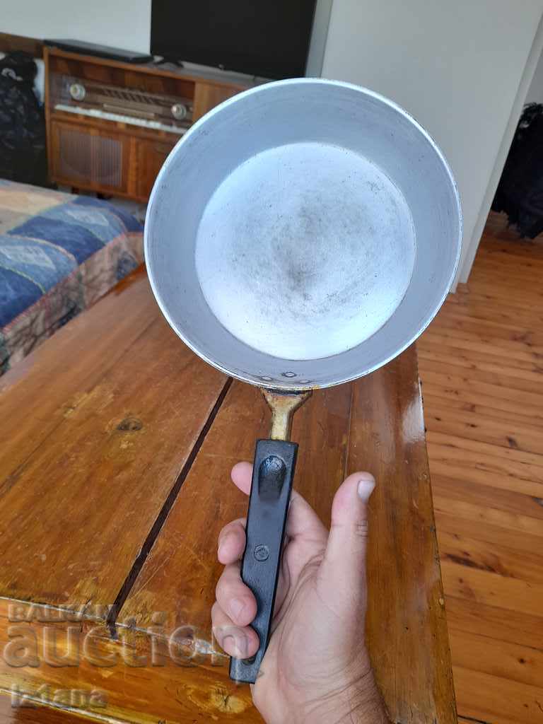 Old aluminum pan - 7 Old aluminum pan - 7