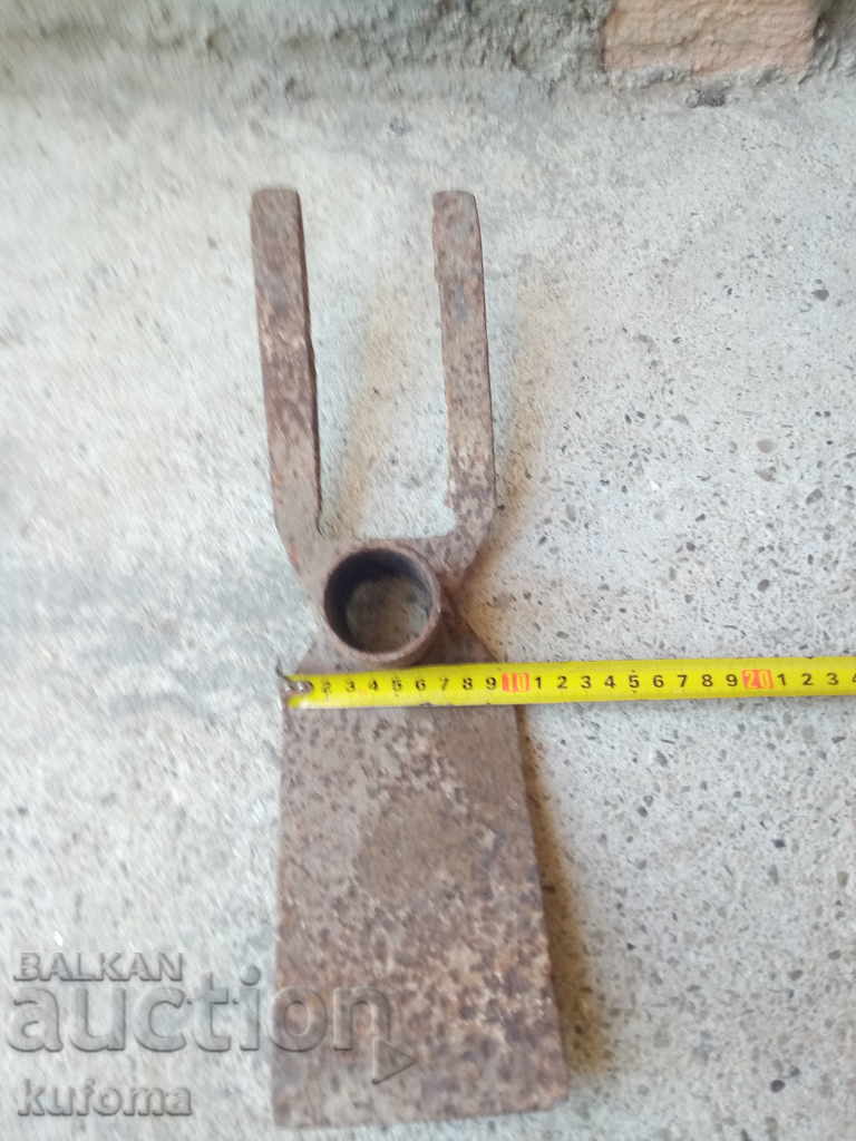 An old pick with price 14.99 BGN | € 7.66 An old pick with price 14.99 BGN | € 7.66