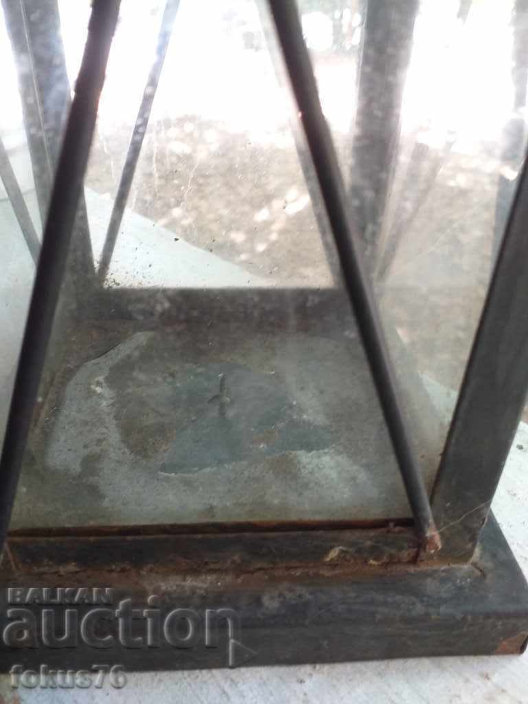 Δημοπρασία Παλιό μεταλλικό φανάρι κεριών Δημοπρασία Παλιό μεταλλικό φανάρι κεριών