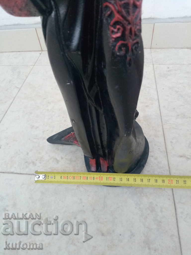 Auction Polyresin figurine Auction Polyresin figurine