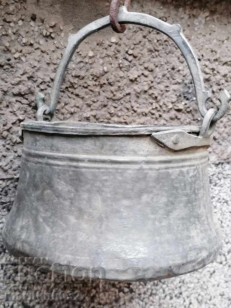 An old tinned mane, a pit, a baker, a boiler, a pot, and a hybrid with price 88.00 BGN | € 44.99 An old tinned mane, a pit, a baker, a boiler, a pot, and a hybrid with price 88.00 BGN | € 44.99