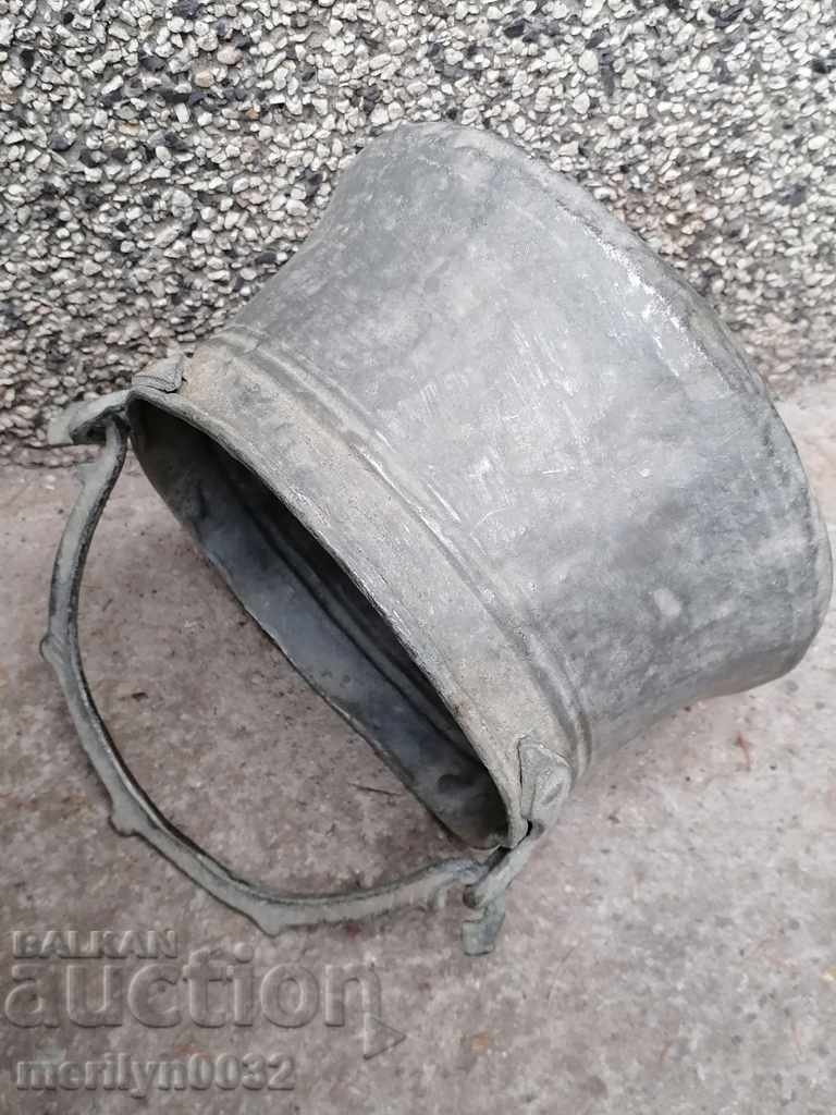 Auction An old tinned mane, a pit, a baker, a boiler, a pot, and a hybrid Auction An old tinned mane, a pit, a baker, a boiler, a pot, and a hybrid