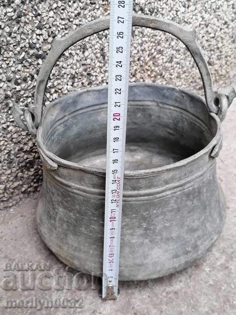 An old tinned mane, a pit, a baker, a boiler, a pot, and a hybrid - 5 An old tinned mane, a pit, a baker, a boiler, a pot, and a hybrid - 5