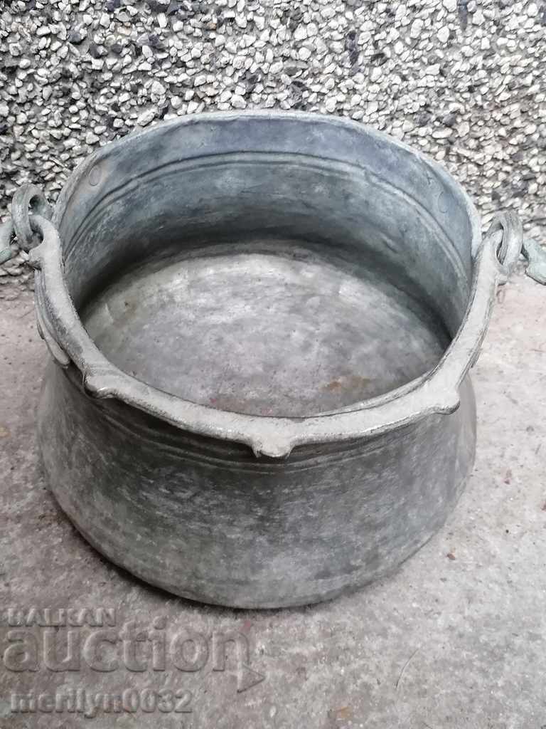 An old tinned mane, a pit, a baker, a boiler, a pot, and a hybrid - 7 An old tinned mane, a pit, a baker, a boiler, a pot, and a hybrid - 7