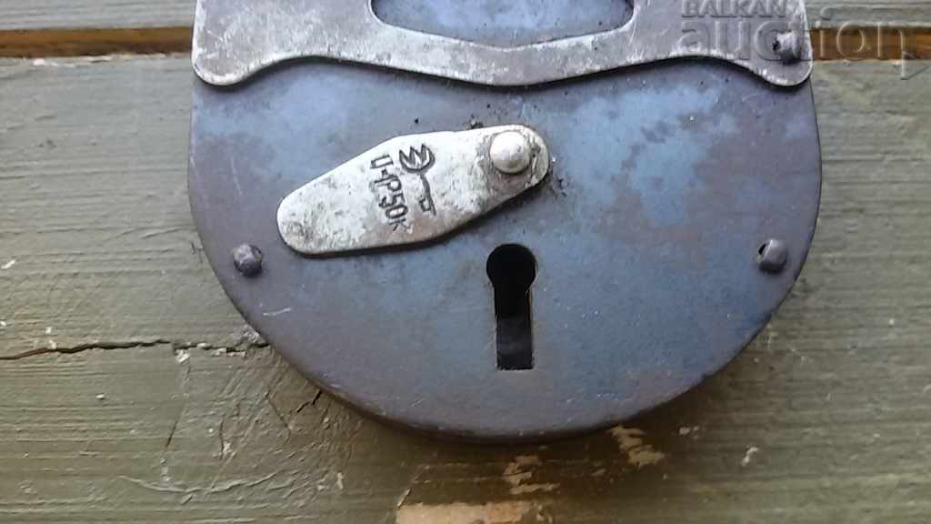 old padlock with price 21.00 BGN | € 10.74 old padlock with price 21.00 BGN | € 10.74