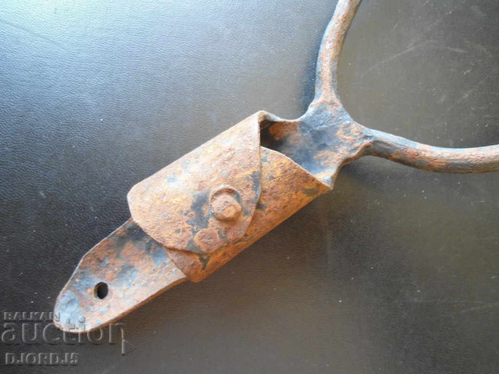 Delivery of Old tool, pitchfork, two-horned