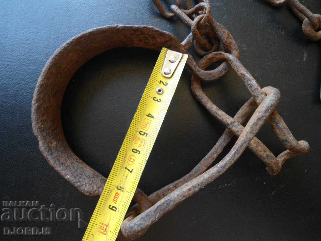 Auction  Old side, shackles