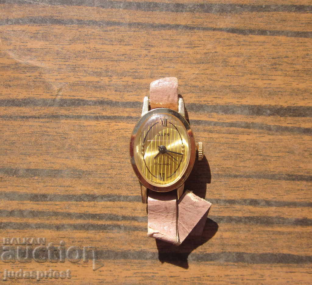 стар Руски дамски ръчен позлатен часовник заря неупотребяван