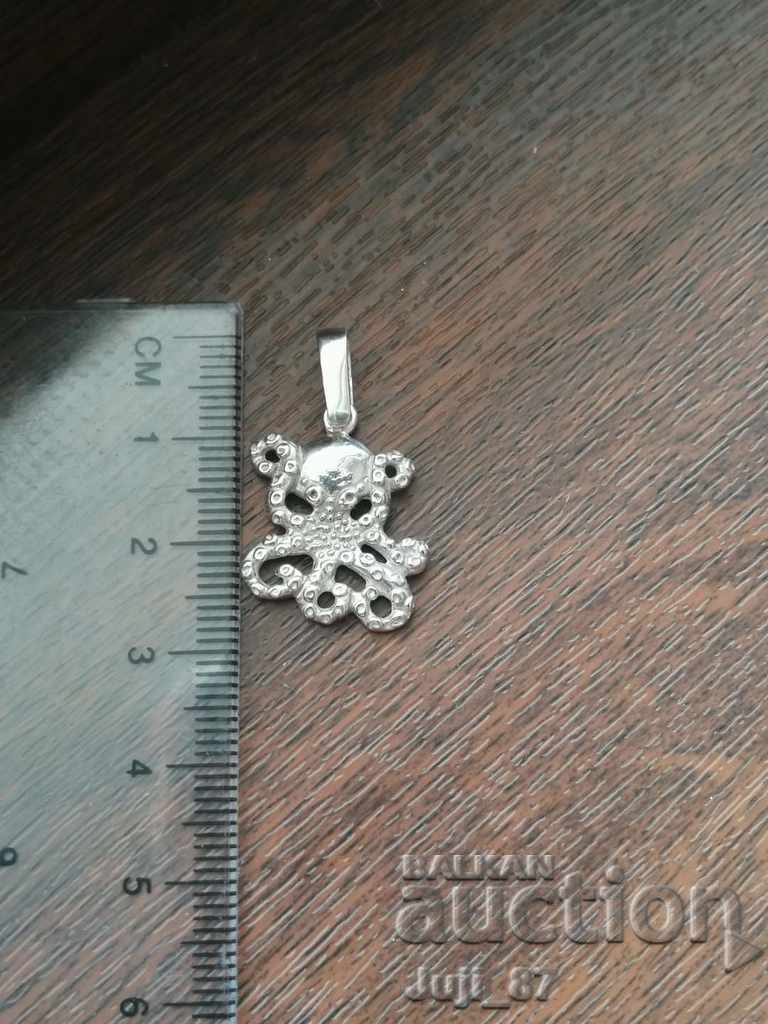 Нов сребърен медальон октопод