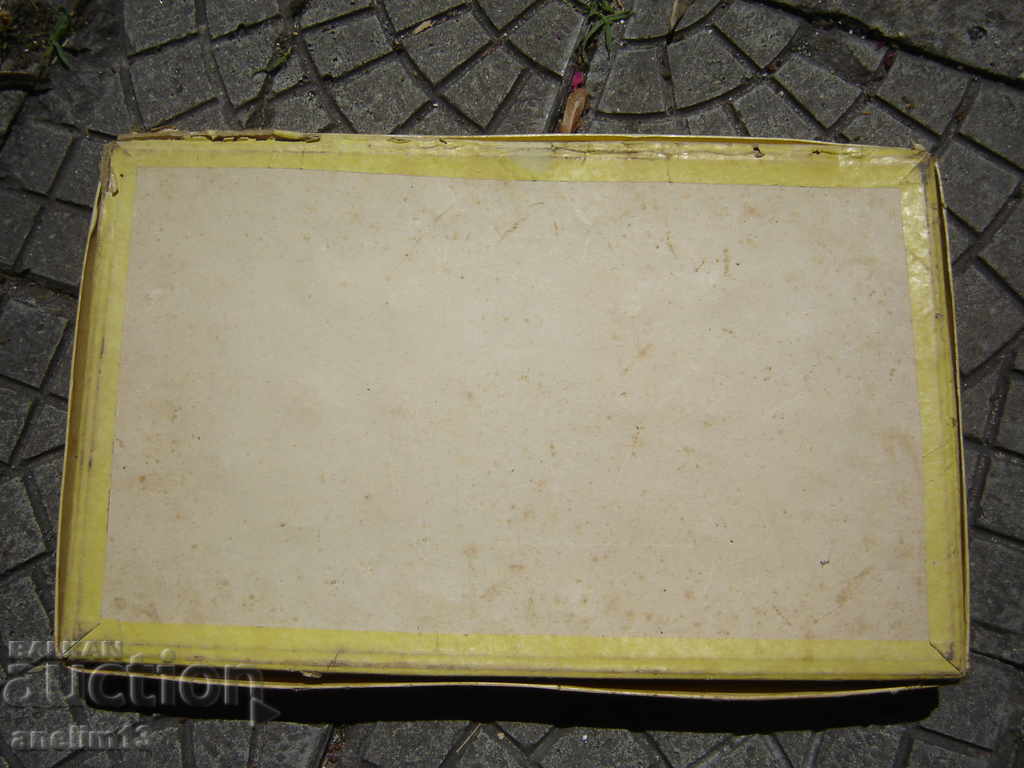 Delivery of OLD CHILDREN'S FOOTBALL DUEL