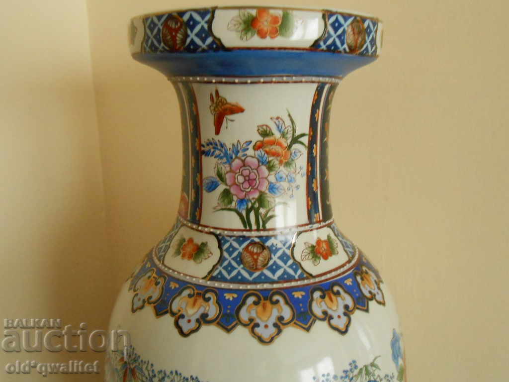 Auction LARGE porcelain VASE, height approx. 60 cm, hand-painted Auction LARGE porcelain VASE, height approx. 60 cm, hand-painted