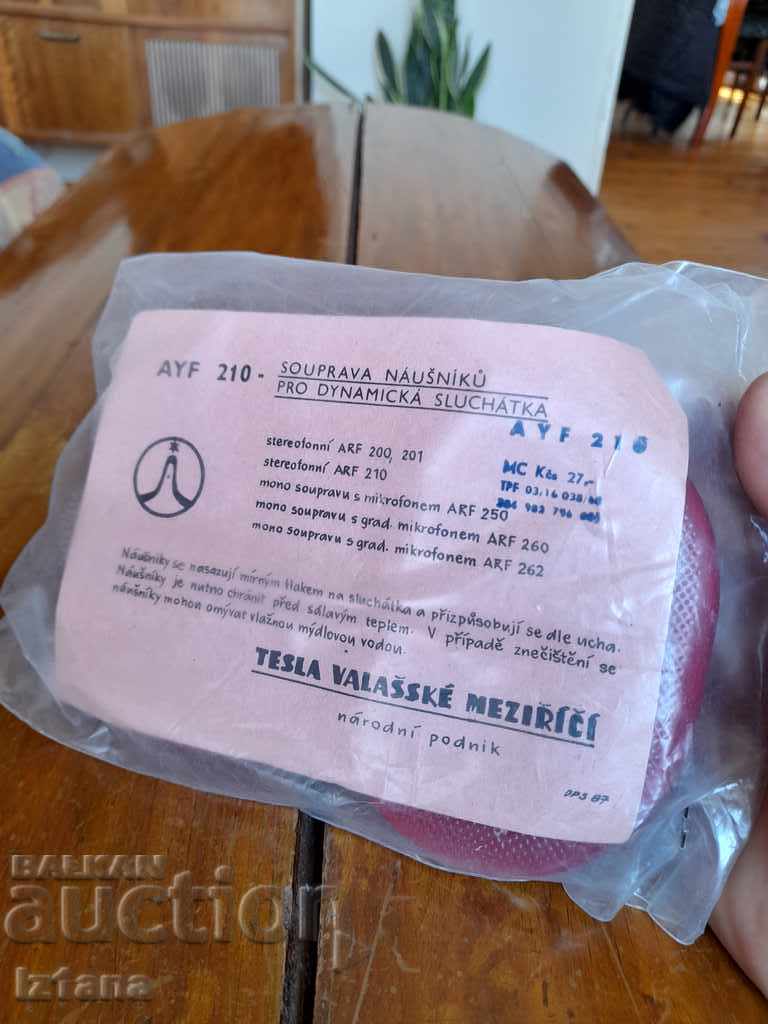 Auction Old headphones for Tesla headphones Auction Old headphones for Tesla headphones