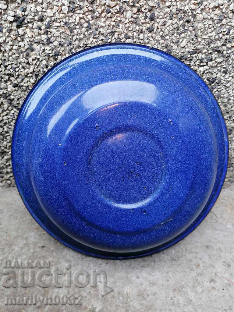 Enameled basin basin vessel with enamel from the USSR bowl with price 44.00 BGN | € 22.50 Enameled basin basin vessel with enamel from the USSR bowl with price 44.00 BGN | € 22.50