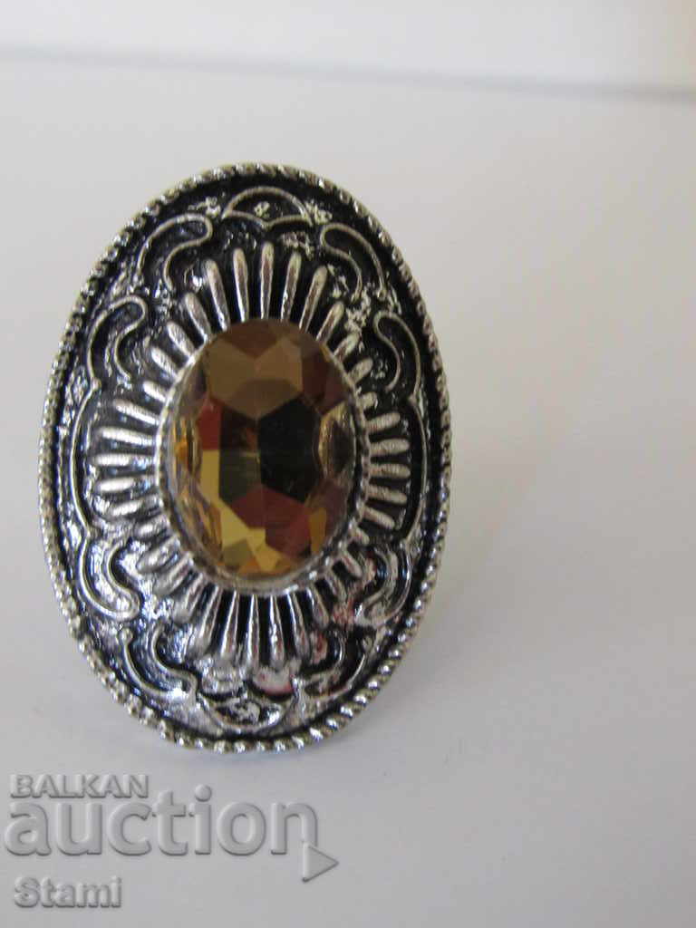 Inel elegant cu piatră, nou cu preț 18.00 BGN | € 9.20 Inel elegant cu piatră, nou cu preț 18.00 BGN | € 9.20