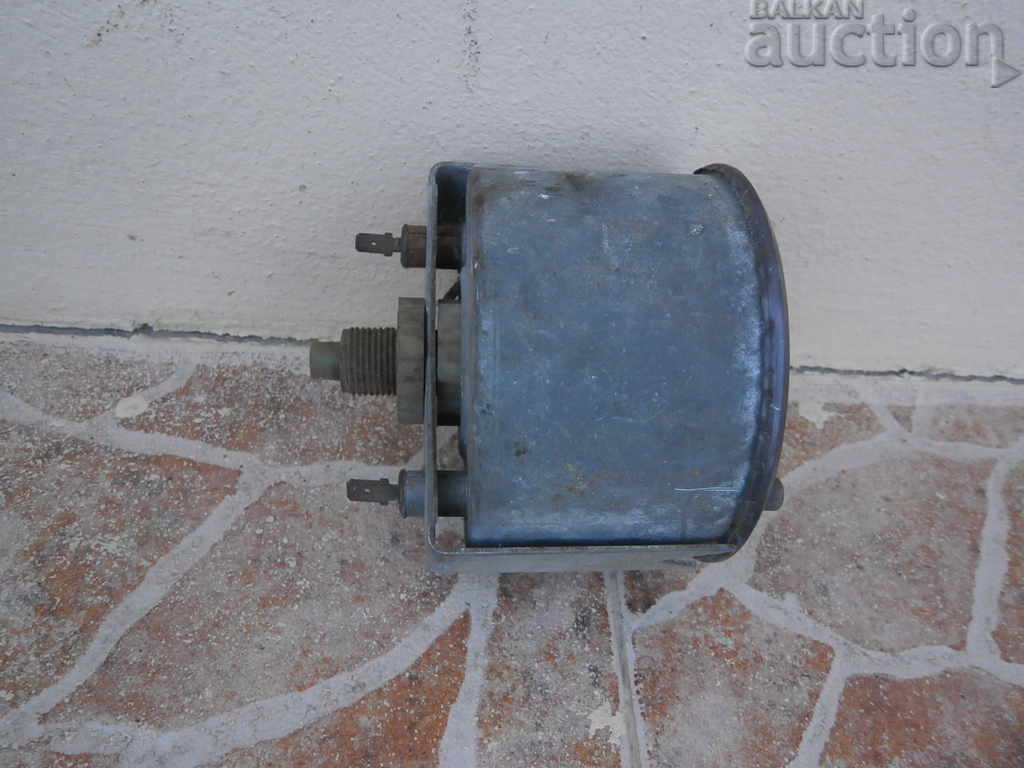 Delivery of retro vintage car mileage Delivery of retro vintage car mileage