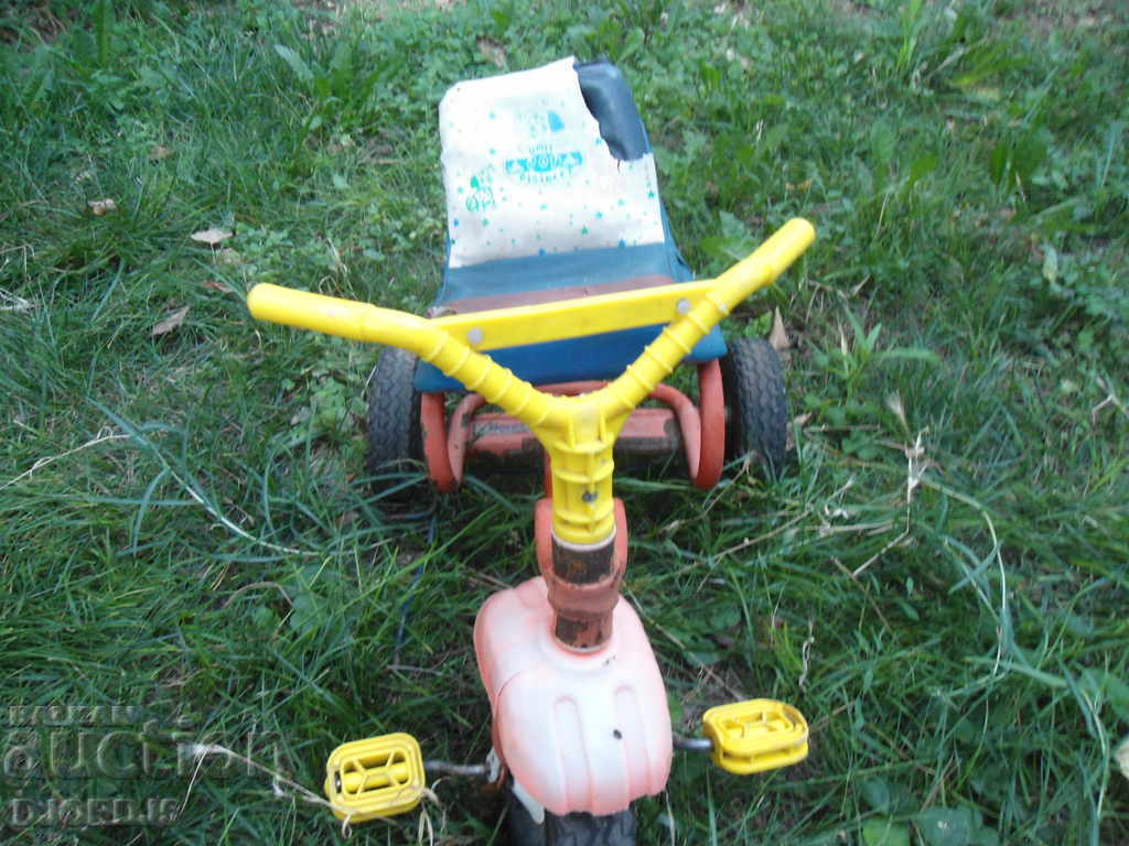 An old child bike with price 10.00 BGN | € 5.11 An old child bike with price 10.00 BGN | € 5.11