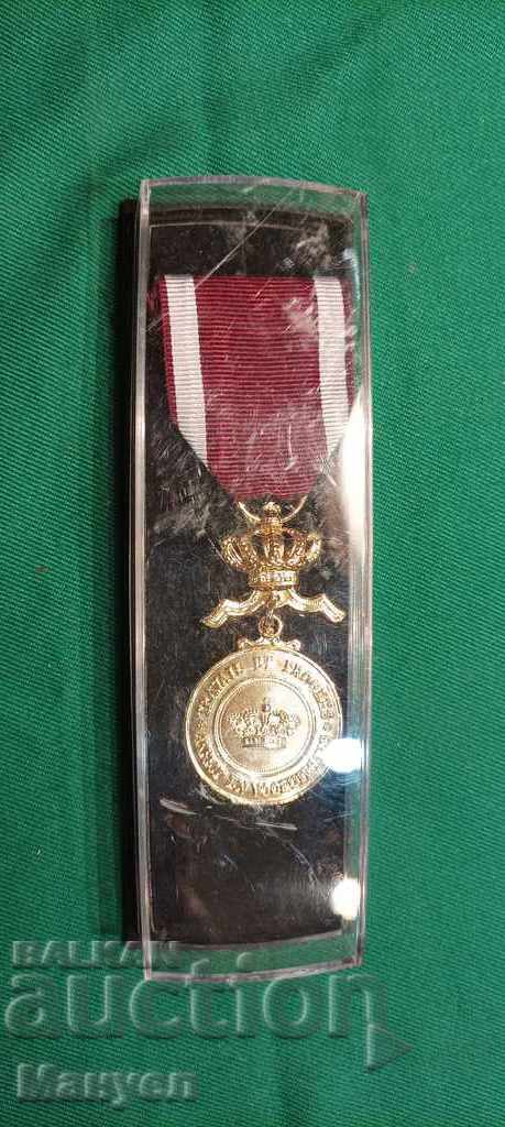 Auction I am selling a medal of the Order of the Crown - Belgium. Auction I am selling a medal of the Order of the Crown - Belgium.