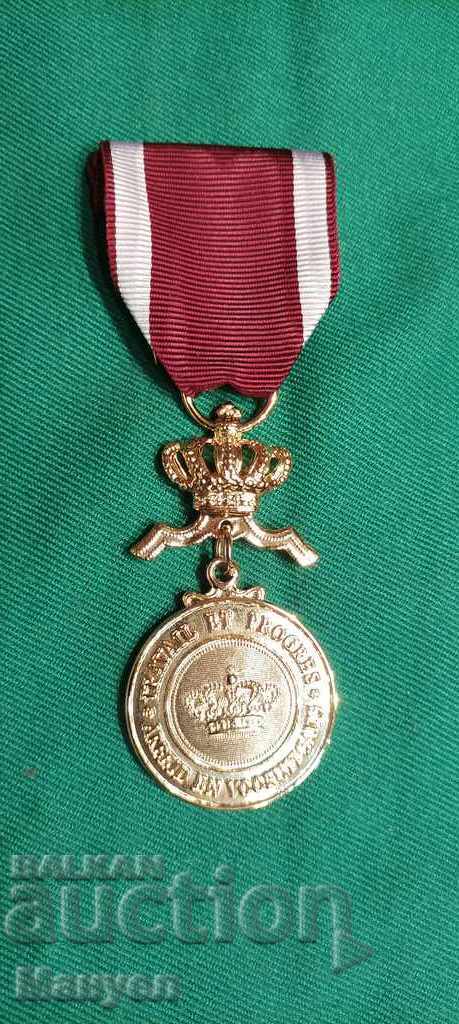 Vând o medalie a Ordinului Coroanei - Belgia.