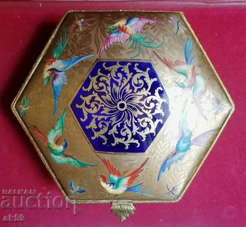 Стара  порцеланова кутия за бижута - Limoges.