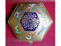 Old porcelain jewelry box - Limoges.