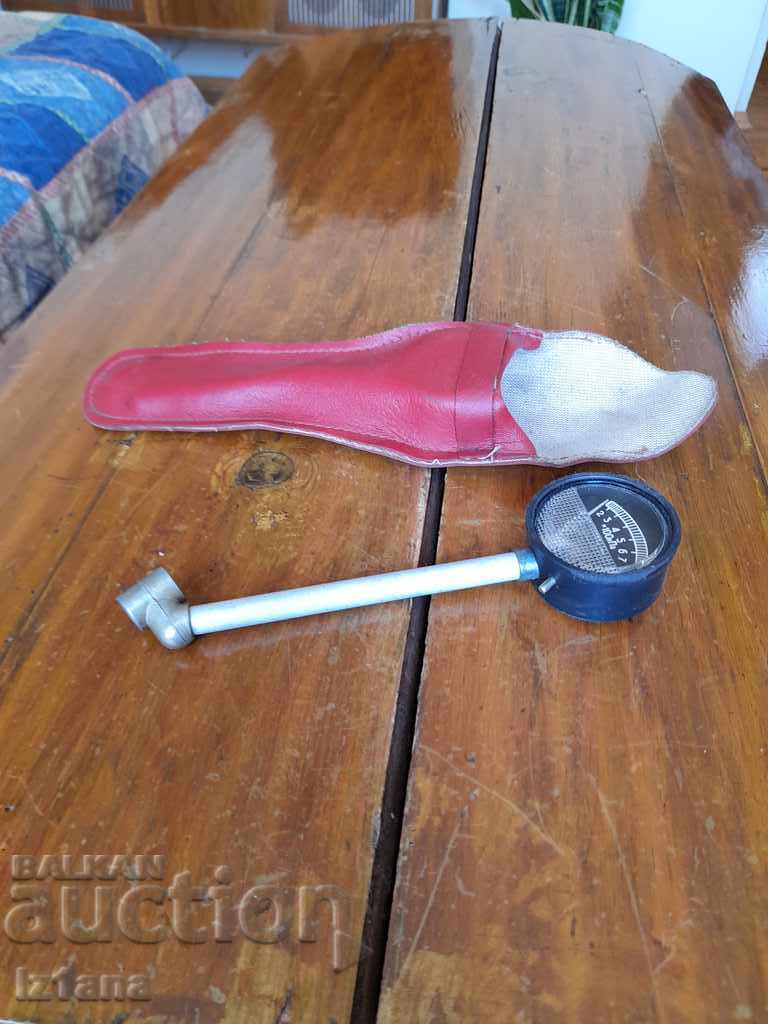 Old tire pressure gauge with price 22.00 BGN | € 11.25 Old tire pressure gauge with price 22.00 BGN | € 11.25