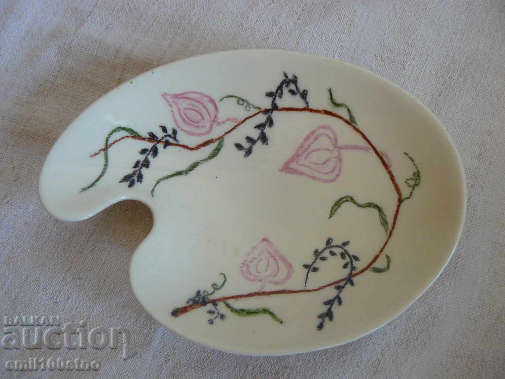 Малка чиния ръчно рисуван порцелан Schaffhauser Швейцария с цена 8.00 лв. | € 4.09 Малка чиния ръчно рисуван порцелан Schaffhauser Швейцария с цена 8.00 лв. | € 4.09