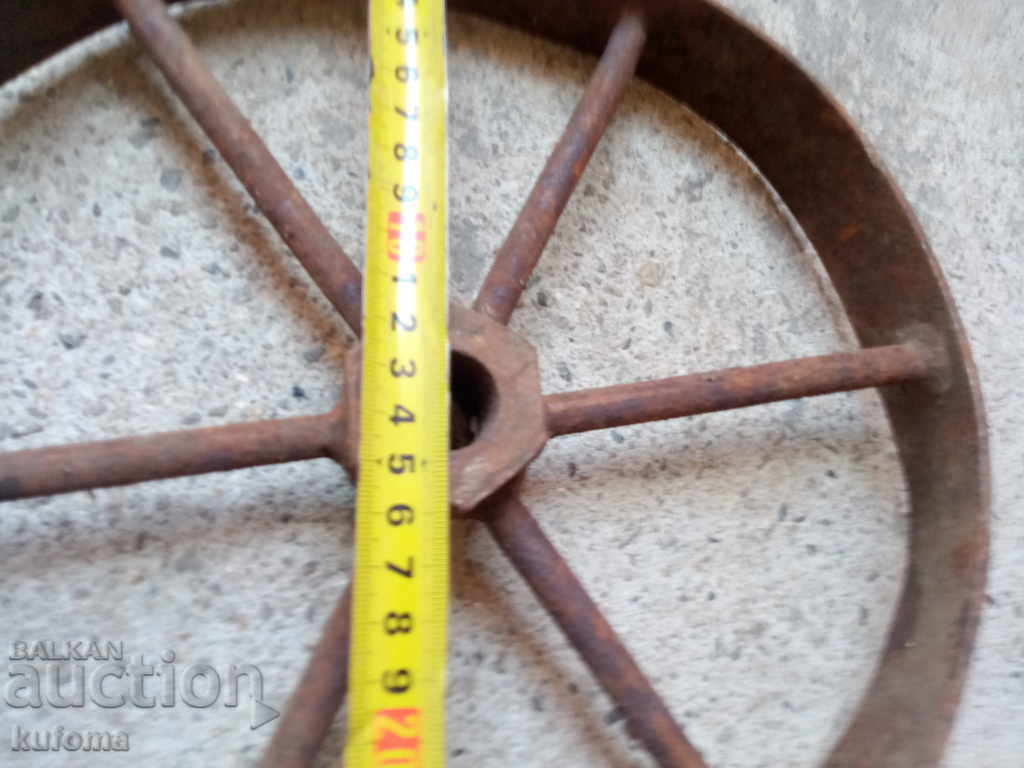 Auction An old iron wheel Auction An old iron wheel