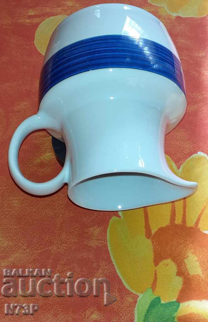 Auction  PORCELAIN TUB. WHITE AND BLUE.