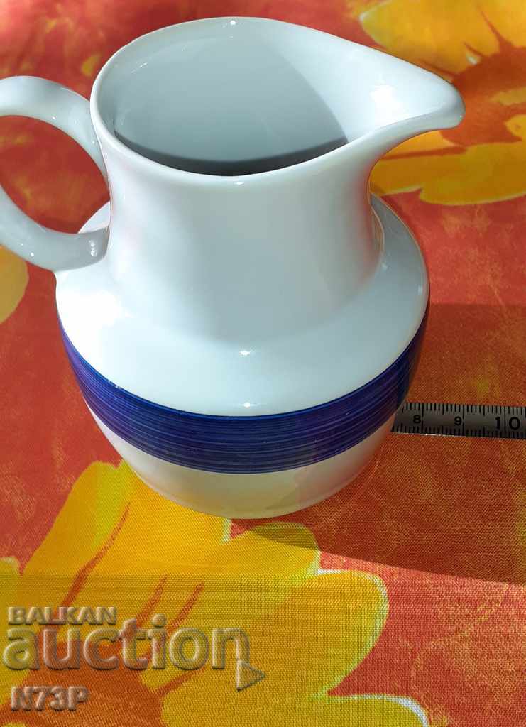 PORCELAIN TUB. WHITE AND BLUE. - 6