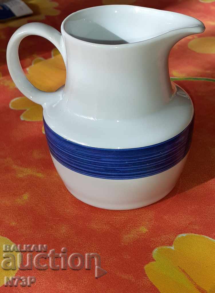 PORCELAIN TUB. WHITE AND BLUE. - 7