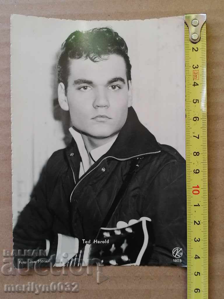 Delivery of Postcard photo Ted Harold Vienna