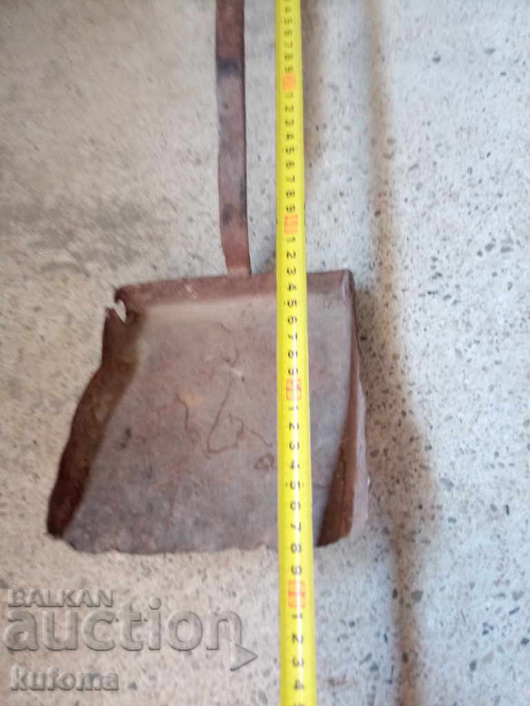 Licitație Lopată veche de vatră