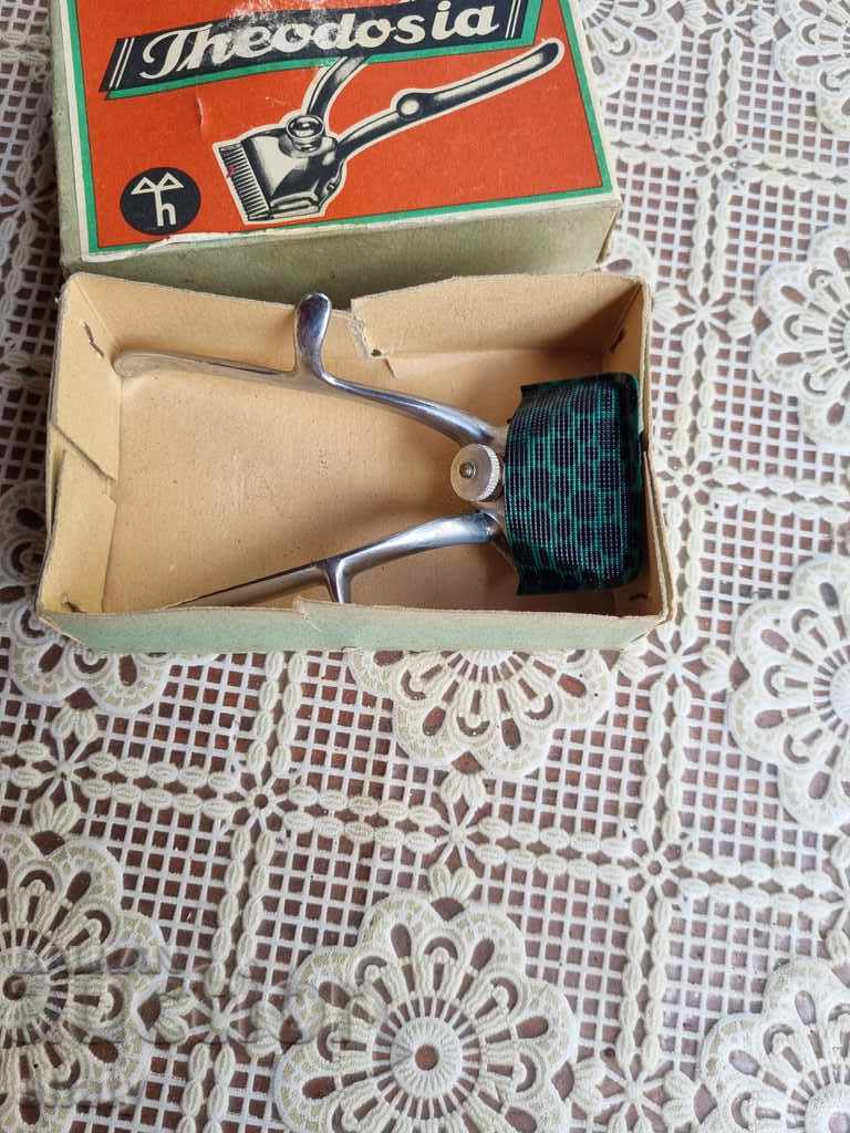 Old razor with price 20.00 BGN | € 10.23