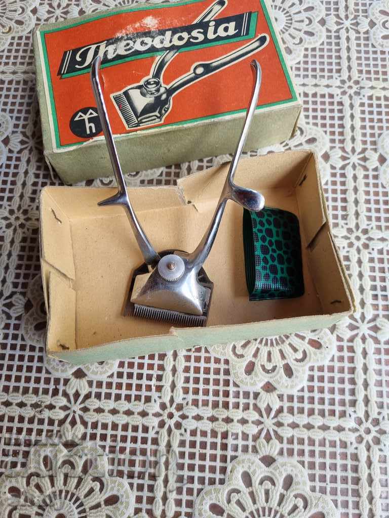 Auction  Old razor