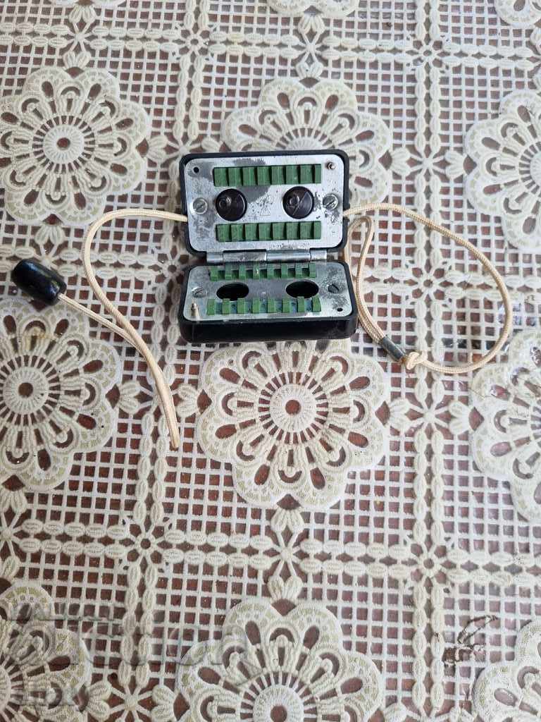 Old device for precision razor blades with price 20.00 BGN | € 10.23 Old device for precision razor blades with price 20.00 BGN | € 10.23