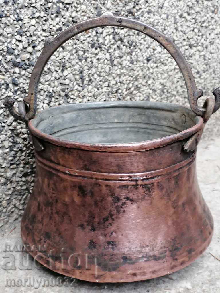 Old copper copper pot, cauldron