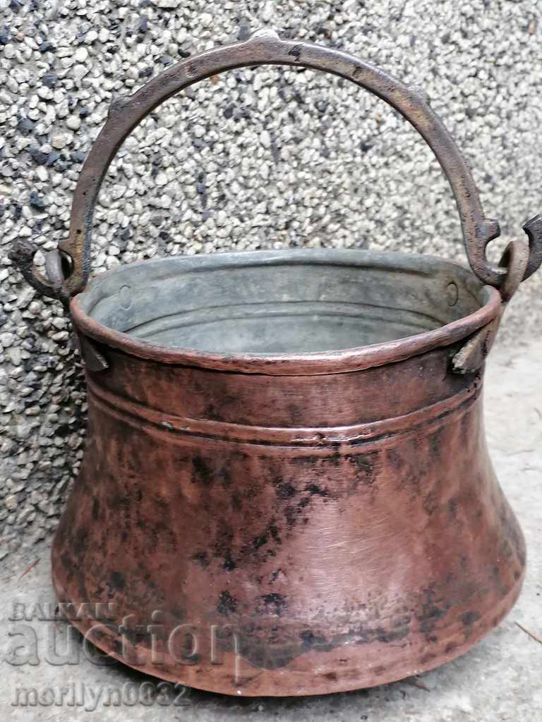 Old copper jug, copper kettle Old copper jug, copper kettle