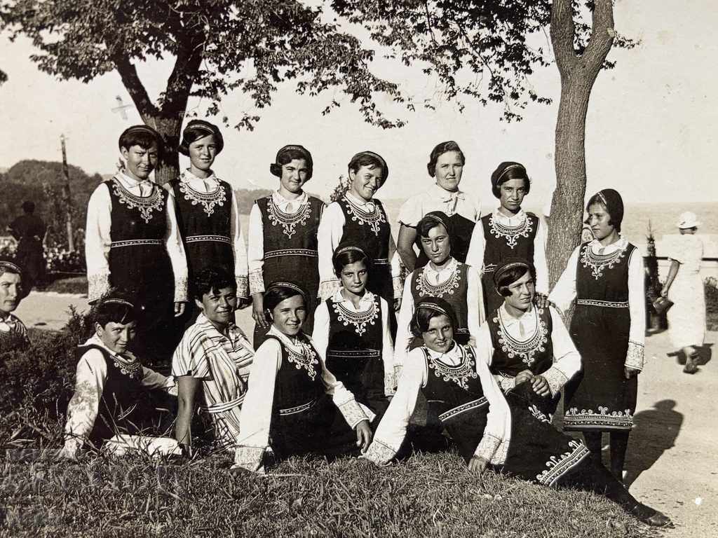 Delivery of Varna Sea Garden 1935 Schoolgirls in costumes Delivery of Varna Sea Garden 1935 Schoolgirls in costumes