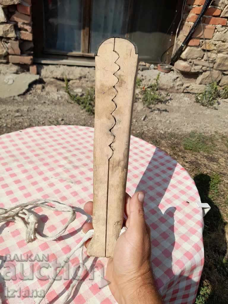 Стар уред за изстискване на пране с цена 20.00 лв. | € 10.23 Стар уред за изстискване на пране с цена 20.00 лв. | € 10.23