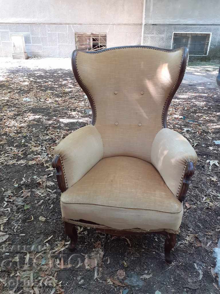 Fotoliu unic foarte vechi de scaun din secolul al XVIII-lea - antichitate cu preț 4950.00 BGN | € 2530.89 Fotoliu unic foarte vechi de scaun din secolul al XVIII-lea - antichitate cu preț 4950.00 BGN | € 2530.89