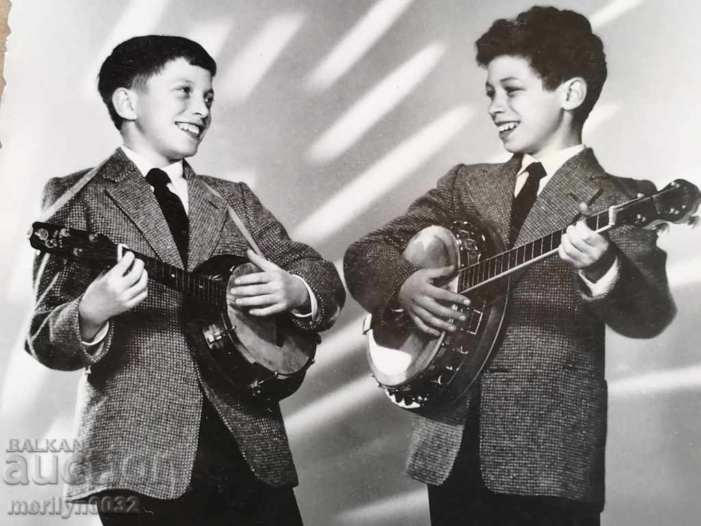 Postcard photo duet Ariola Vienna with price 15.00 BGN | € 7.67 Postcard photo duet Ariola Vienna with price 15.00 BGN | € 7.67