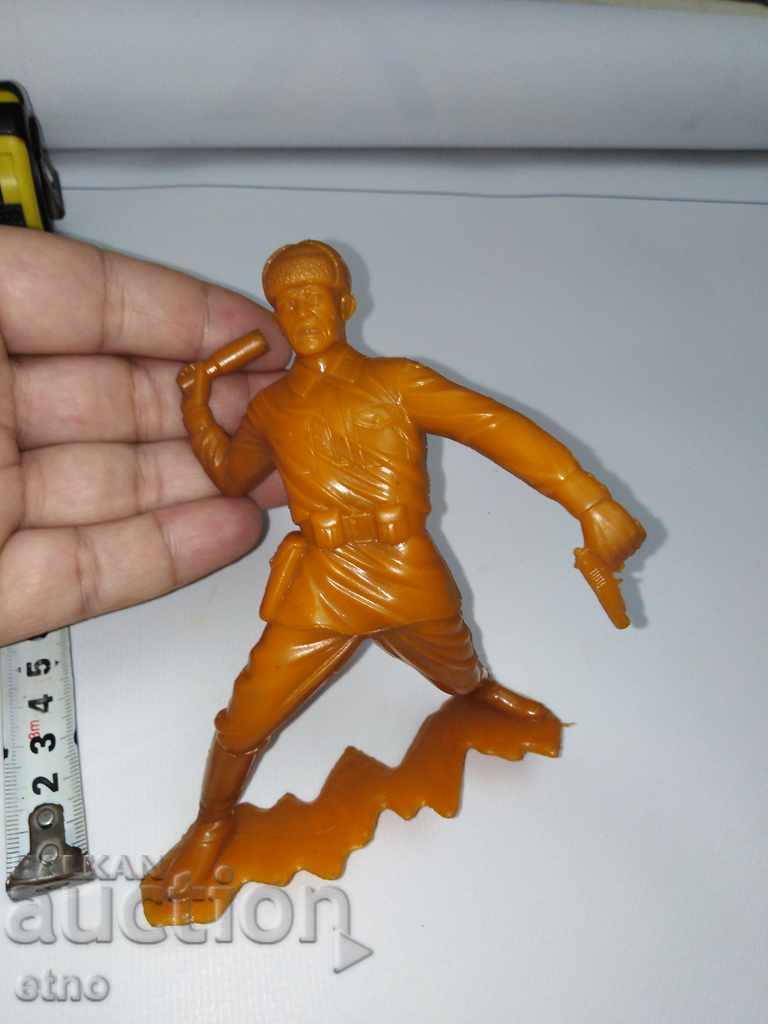 USSR-SOLDIER TOY WITH TOY 'TT' AND GUNS with price 15.00 BGN | € 7.67 USSR-SOLDIER TOY WITH TOY 'TT' AND GUNS with price 15.00 BGN | € 7.67