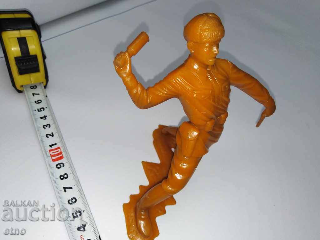 USSR-SOLDIER TOY WITH TOY 'TT' AND GUNS - 7 USSR-SOLDIER TOY WITH TOY 'TT' AND GUNS - 7