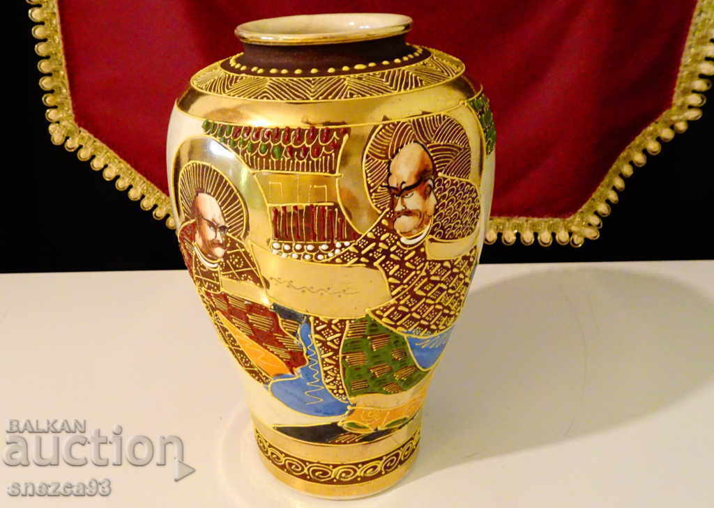 Satsuma Kinkozan Tsukuru, Japanese porcelain vase. with price 1600.00 BGN | € 818.07 Satsuma Kinkozan Tsukuru, Japanese porcelain vase. with price 1600.00 BGN | € 818.07