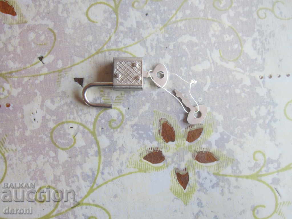 Great padlock minion padlock with key with price 10.00 BGN | € 5.11 Great padlock minion padlock with key with price 10.00 BGN | € 5.11