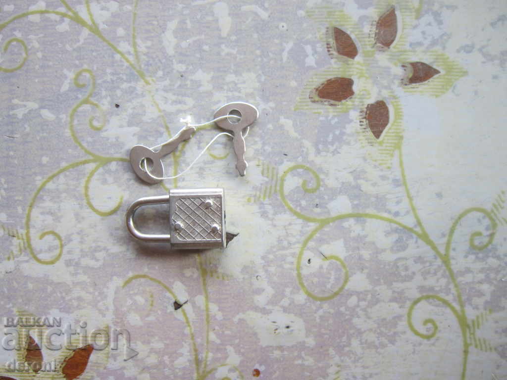 Auction Great padlock minion padlock with key Auction Great padlock minion padlock with key