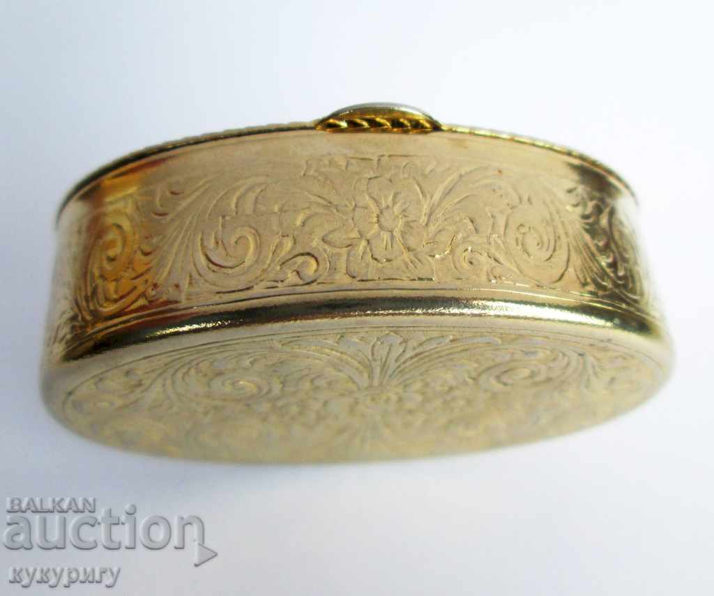 Όμορφο παλιό μικρό κουτί με χαρακτικά και πορσελάνη με τιμή 35.00 BGN | € 17.90 Όμορφο παλιό μικρό κουτί με χαρακτικά και πορσελάνη με τιμή 35.00 BGN | € 17.90