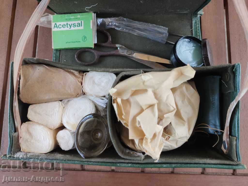 Delivery of Old medical bag, Red Cross - Complete set! Delivery of Old medical bag, Red Cross - Complete set!